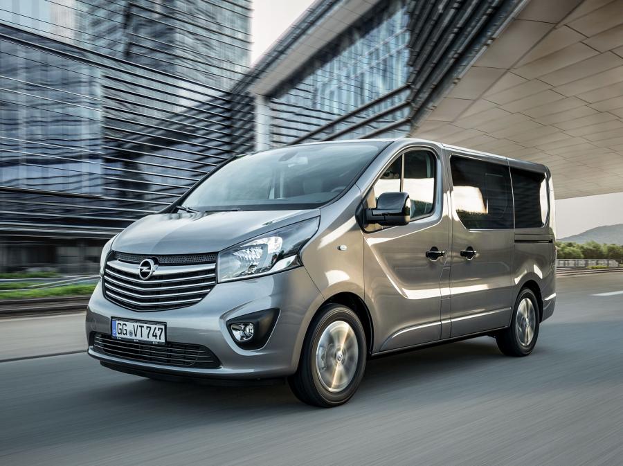  Opel Vivaro Tourer BiTurbo 2017 года  (фото 15 из 19)